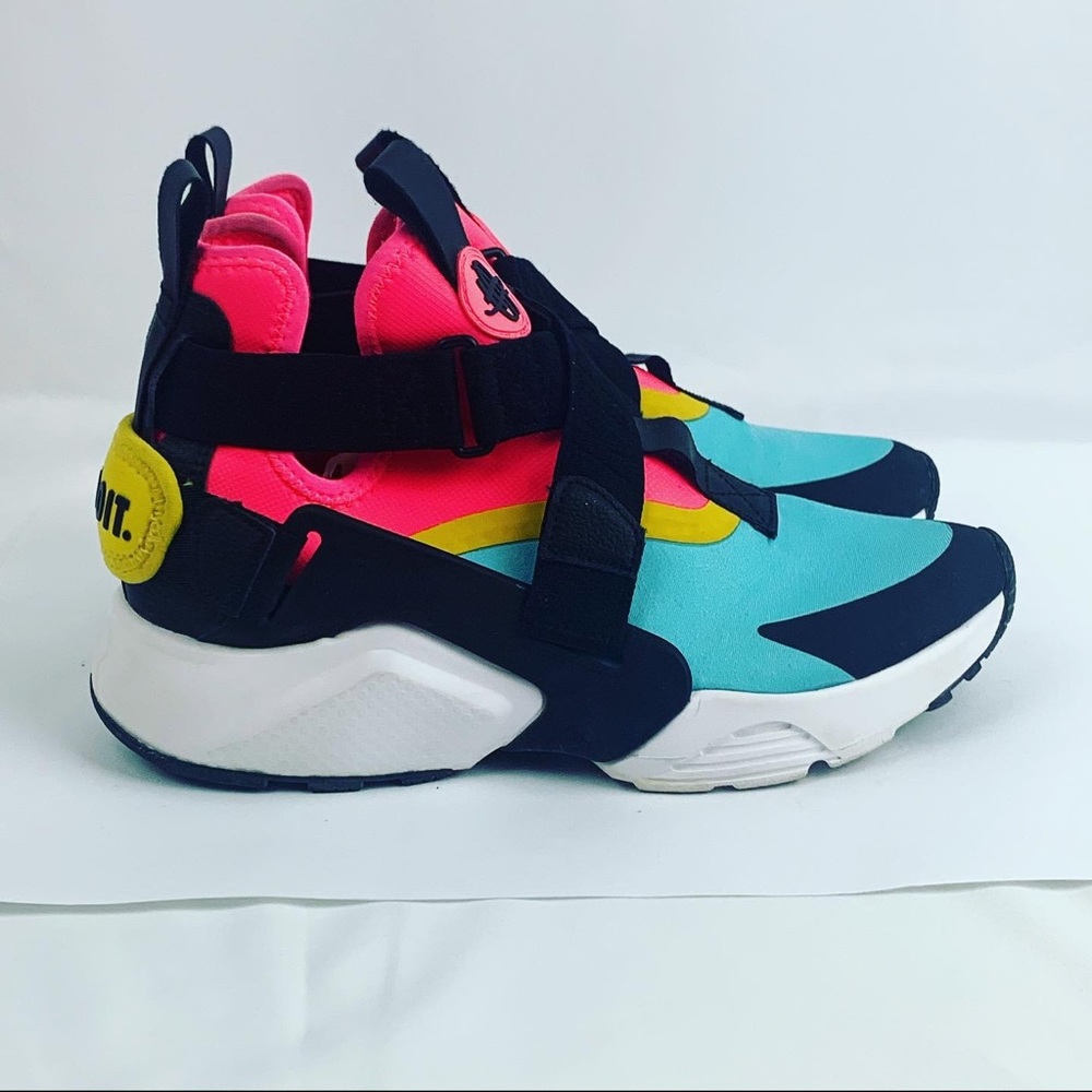 NIKE HUARACHE CITY